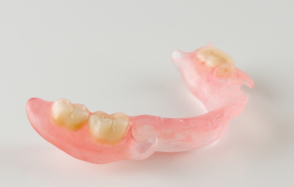 Нейлонові зубні протези