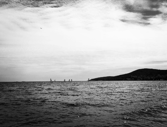 море